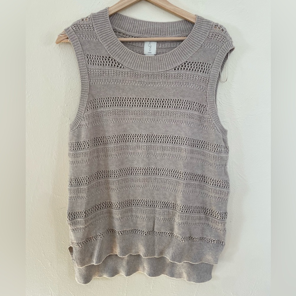 🌵Joie beige knit vest